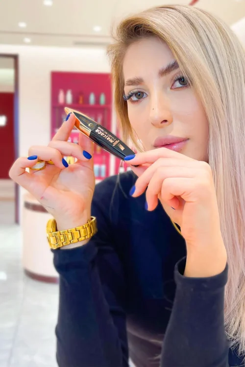 MASCARA ITS A GIRLS BEST FRIENDS